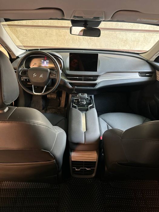 Продам свою Hongqi E-QM5 2024-года 60.000 км