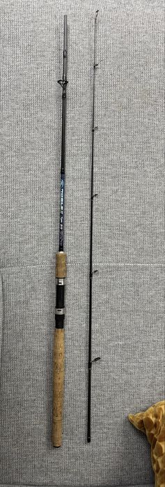 Bat de spinning 210 din doua bucati cu husa rigida de protectie