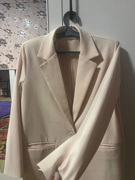 Пиджак новый продам срочно