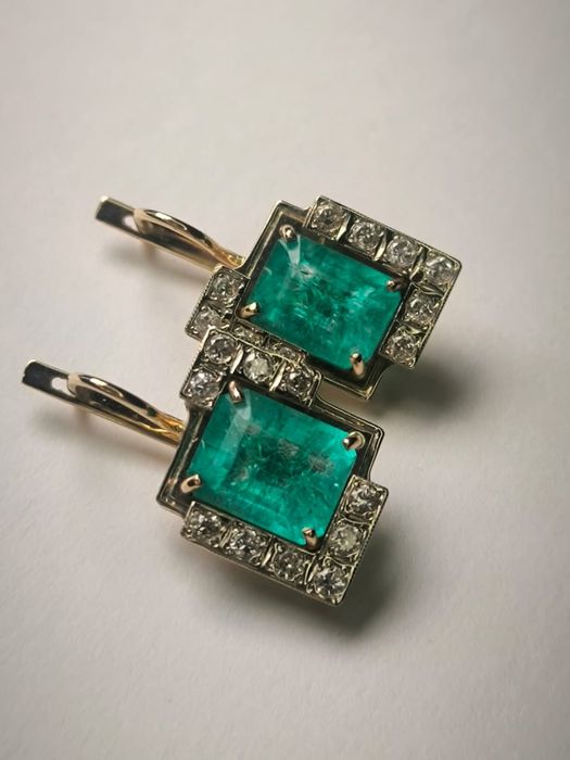 Продам золотые серьги 585 пробы.
