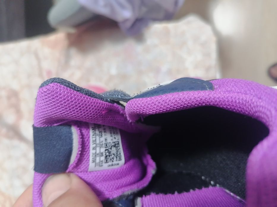 Децки маратонки адидас за момиче.