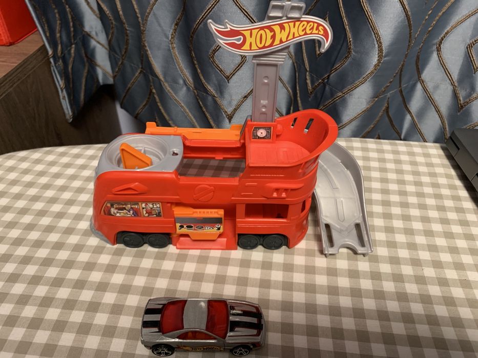 Писта Hot wheels с кола