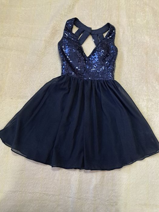 Vând rochie superbă