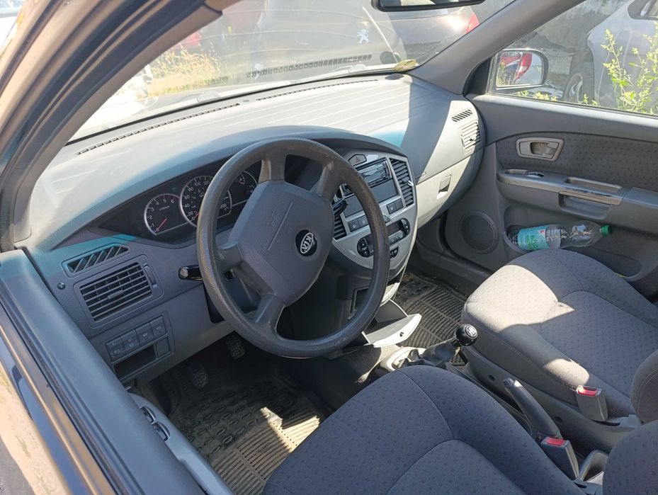 Kia Carens II 2.0crdi 113 к.с. се продава на части 2004г.