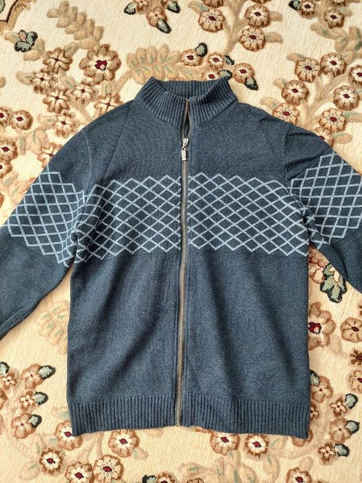 Мужской свитер новый