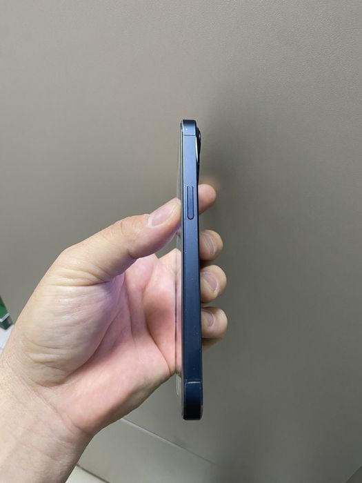 Продам айфон 13 память 128гб