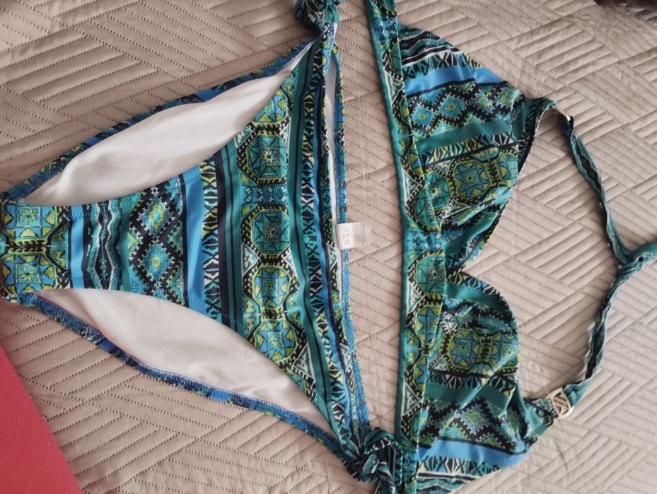 Vând costum baie XL