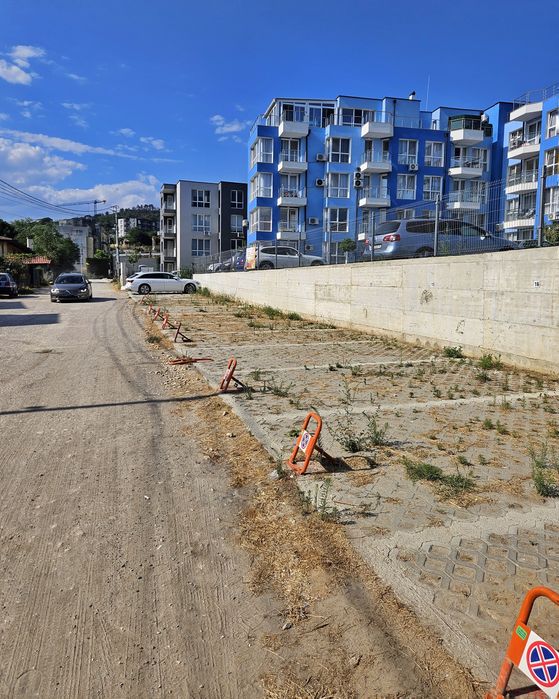 ПАРКОМЯСТО под наем, м-т Пчелина,гр.Варна