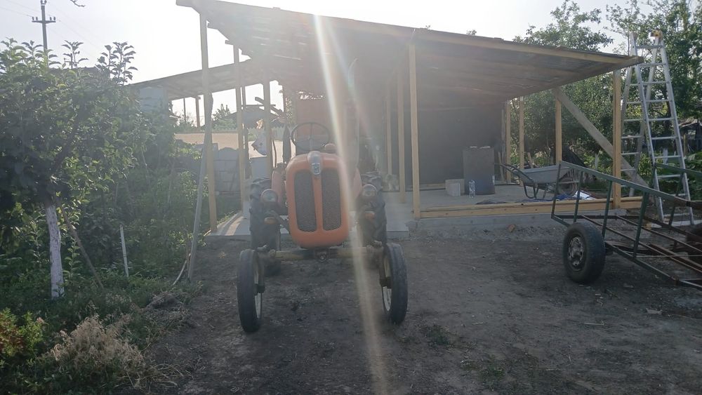 De vânzare tractor+prasitoare +plug +freza+tocatoare de crengi