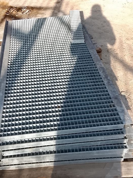 Vând gretare zincate sau trepte zincate