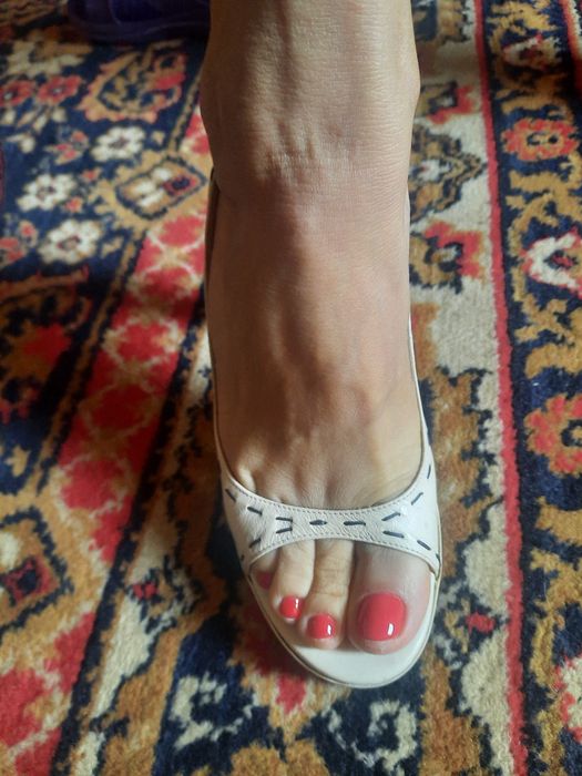 Продам туфли-босоножки