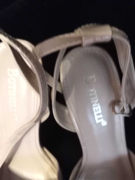 Елегантни дамски обувки