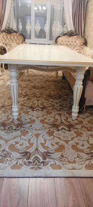 Стол и стулья продам