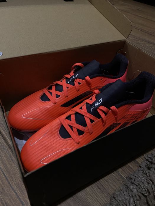 Crampoane noi Adidas