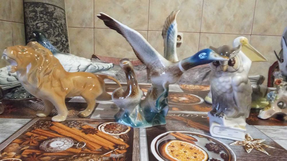 Vând bibelouri porțelan vechi