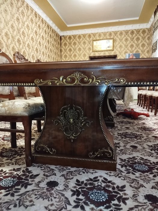 Продаётся Стол и стулья
