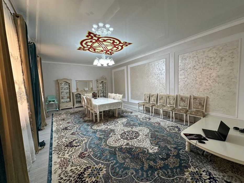 Два дома на участке в микрорайоне "САМАЛ-2".