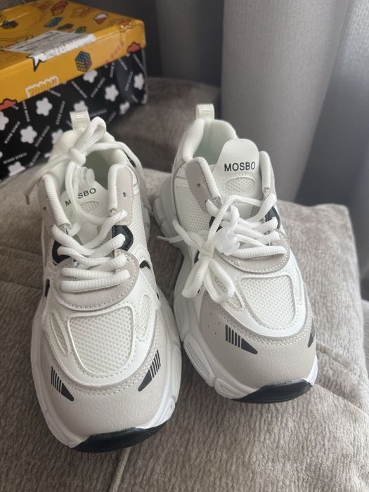 Продам кроссовки новые. На 34-35 размер.