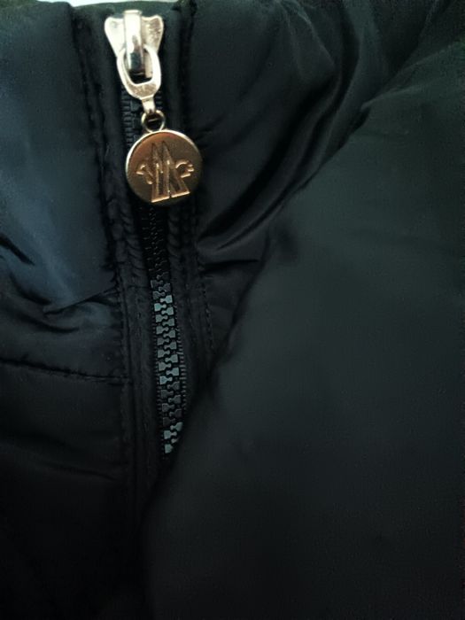 Vând geacă Moncler