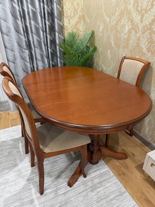 Продается стол со стульями