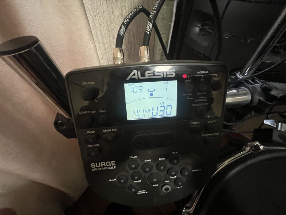 Электронные барабаны Alesis Surge Mesh Kit
