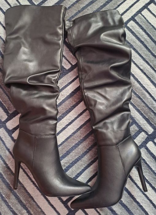 Cizme lungi noi  ,nepurtate