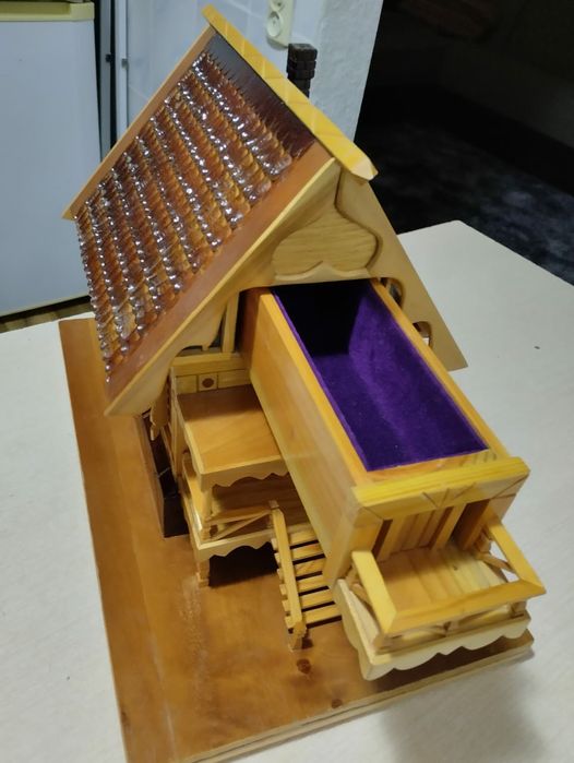 Продам сувенирный домик шкатулка.