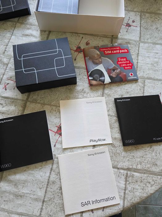 Telefon Sony Ericsson W960i cu touchscreen (pt colecționari) - impecabil, full box