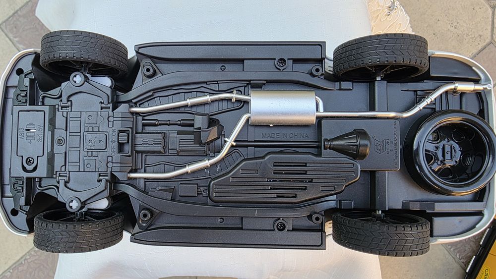модель LEXUS LX 570 масштаб 1:18