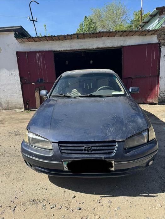 Продам Toyota Camry в отличном состоянии.