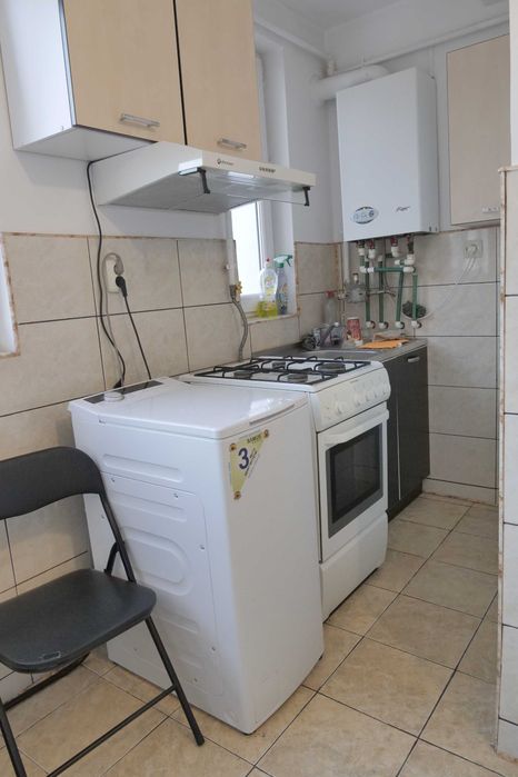 Inchiriez apartament cu 1 camera, hol, bucatarie si o baie situat in apropierea Vivo Mall Baia Mare
