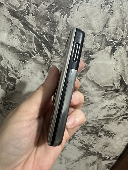 Продам Nokia 6300.