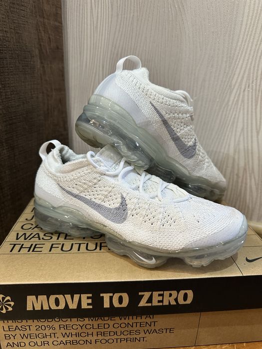 Маратонки Nike.