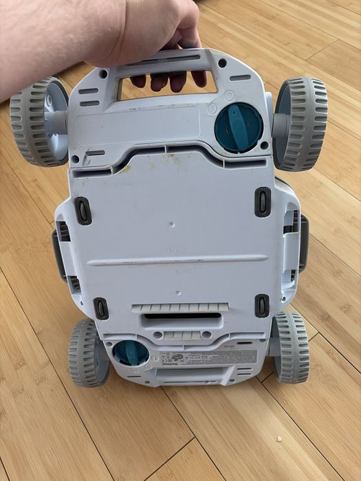 Robot pentru curatat piscina