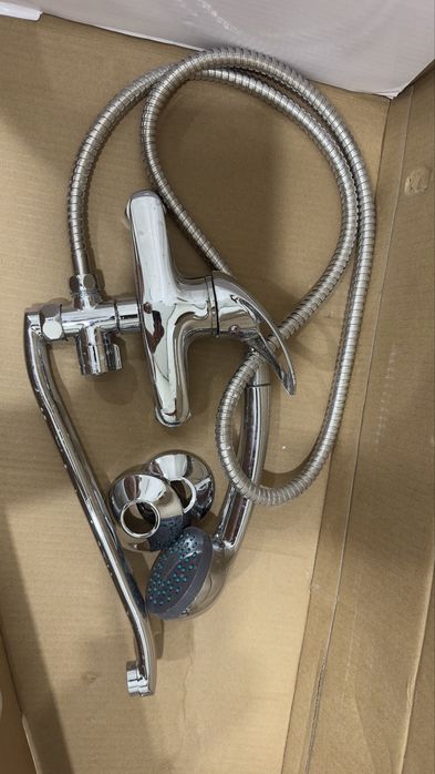 ПРОДАМ ТУМБУ в подарок ванный смеситель.