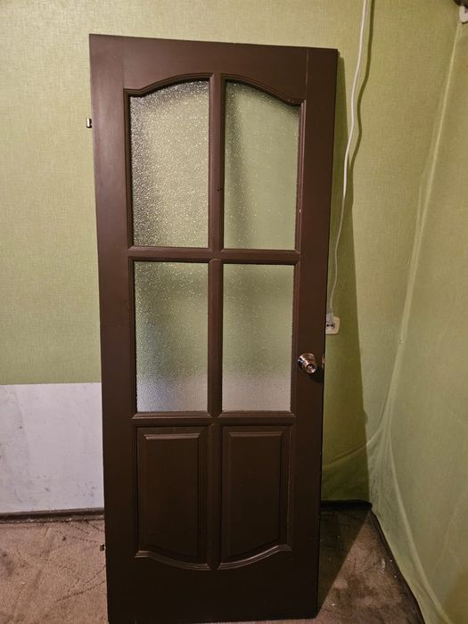 Дверь деревянный