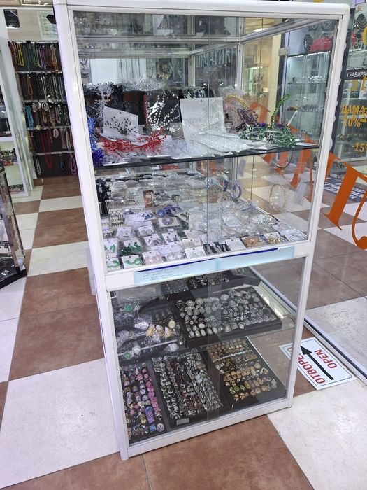 Шкаф за бижута  от алуминиеви профили