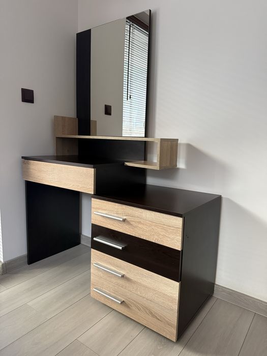 Тоалетка  с огледало