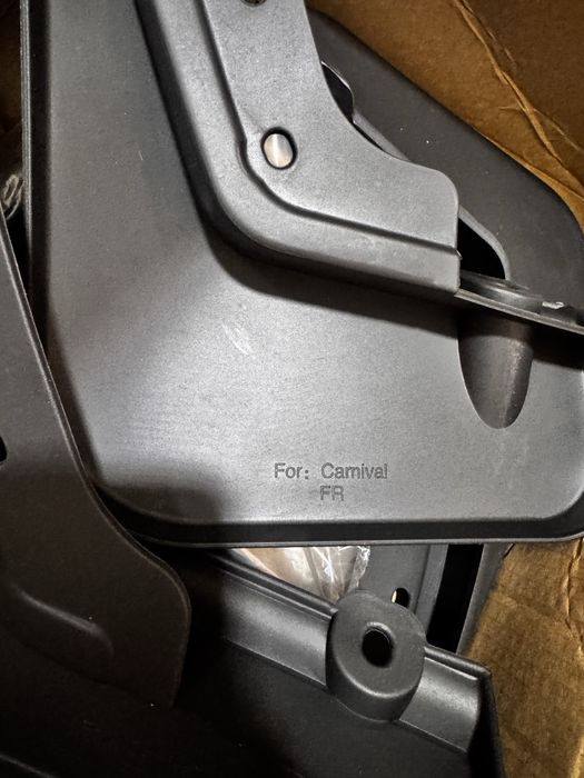 Брызговик на Kia Carnival