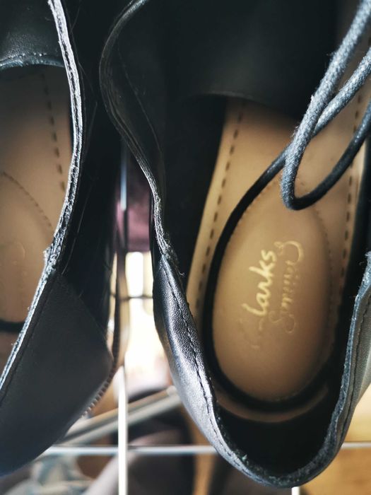 Кожени обувки Clarks нови и удобни, красиви