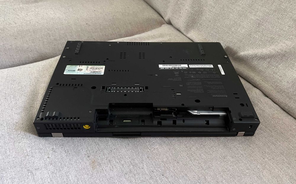 Laptop Lenovo ThinkPad R61 Core 2 Duo DEFECT fara HDD baterie