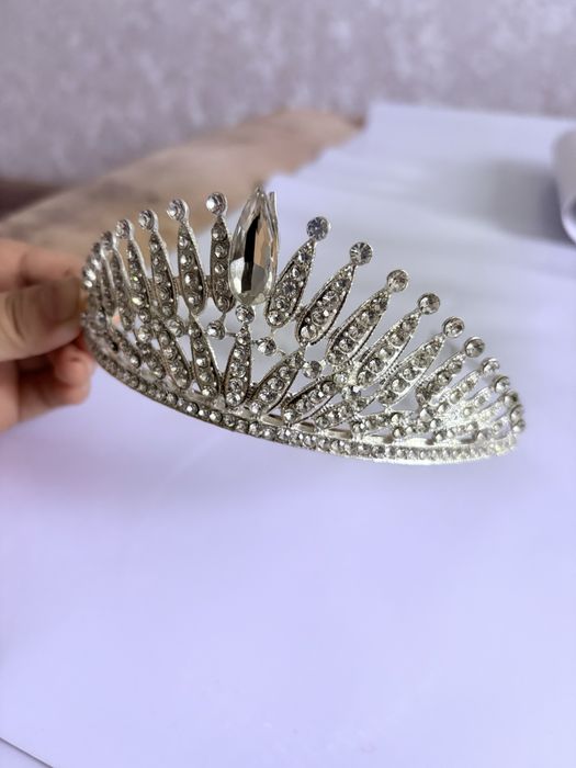 Корона, кішкентай қыздарға әдемі,дым киілмеген новый