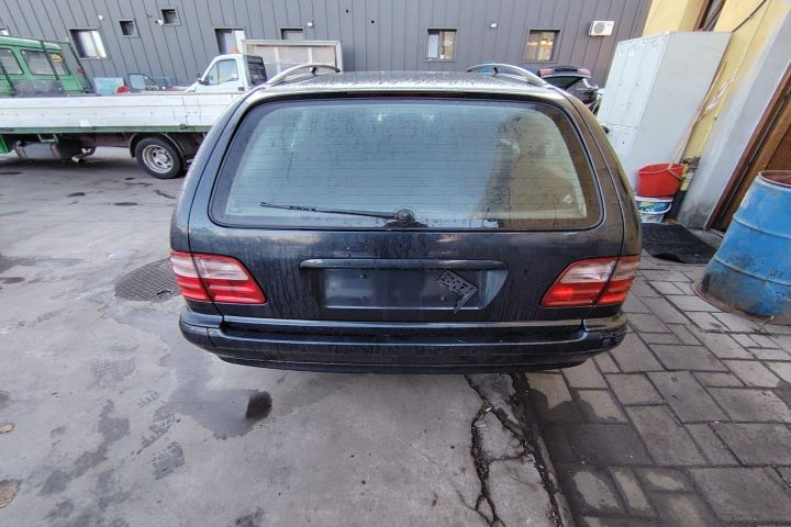 Punte spate Mercedes-Benz E-Class 2001
