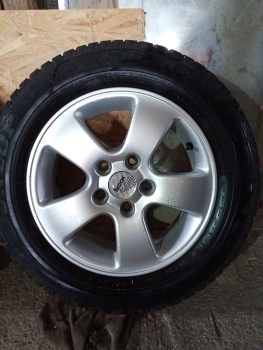 VW джанти със зимни гуми 195/65/15 6,5J ET45 5x112 цо56,6