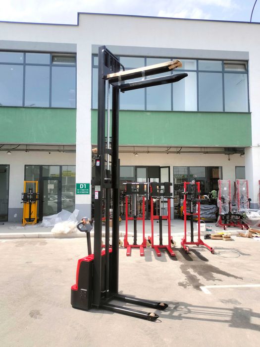 Штабелер самоходный Munulli RSEM FULL 1530  кара рохля  1,5т 3м