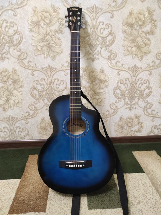 Srochna Gitara sotiladi razmer 38 narxi 820000 soʻm