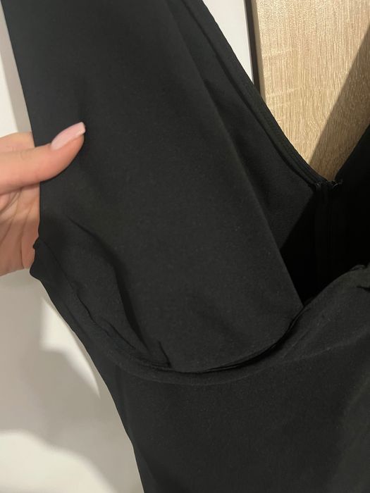 Къса черна рокля