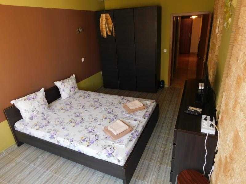 Дава се под наем Тристаен апартамент в Бургас, Лазур - 100 кв.м за 612 € - Снимка #9