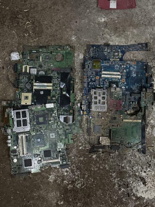 componente pc / laptop - tablete  - telefoane defecte de reciclat