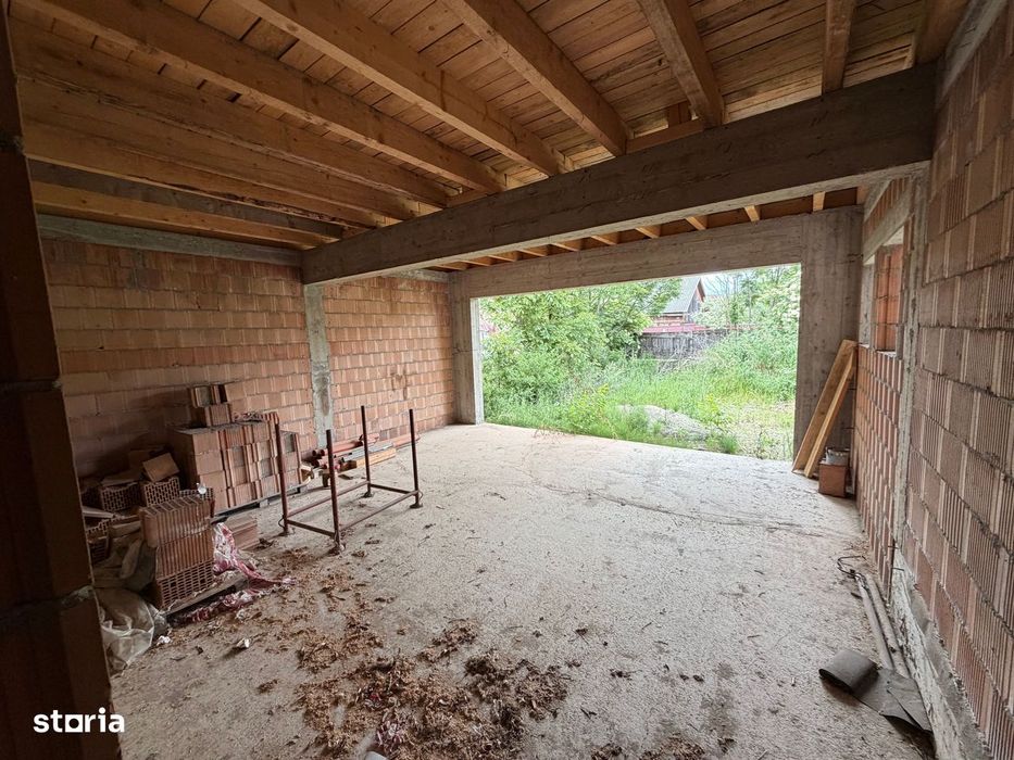 Casă de vânzare 260 mp utili + 1052 mp teren in centrul orasului Covas